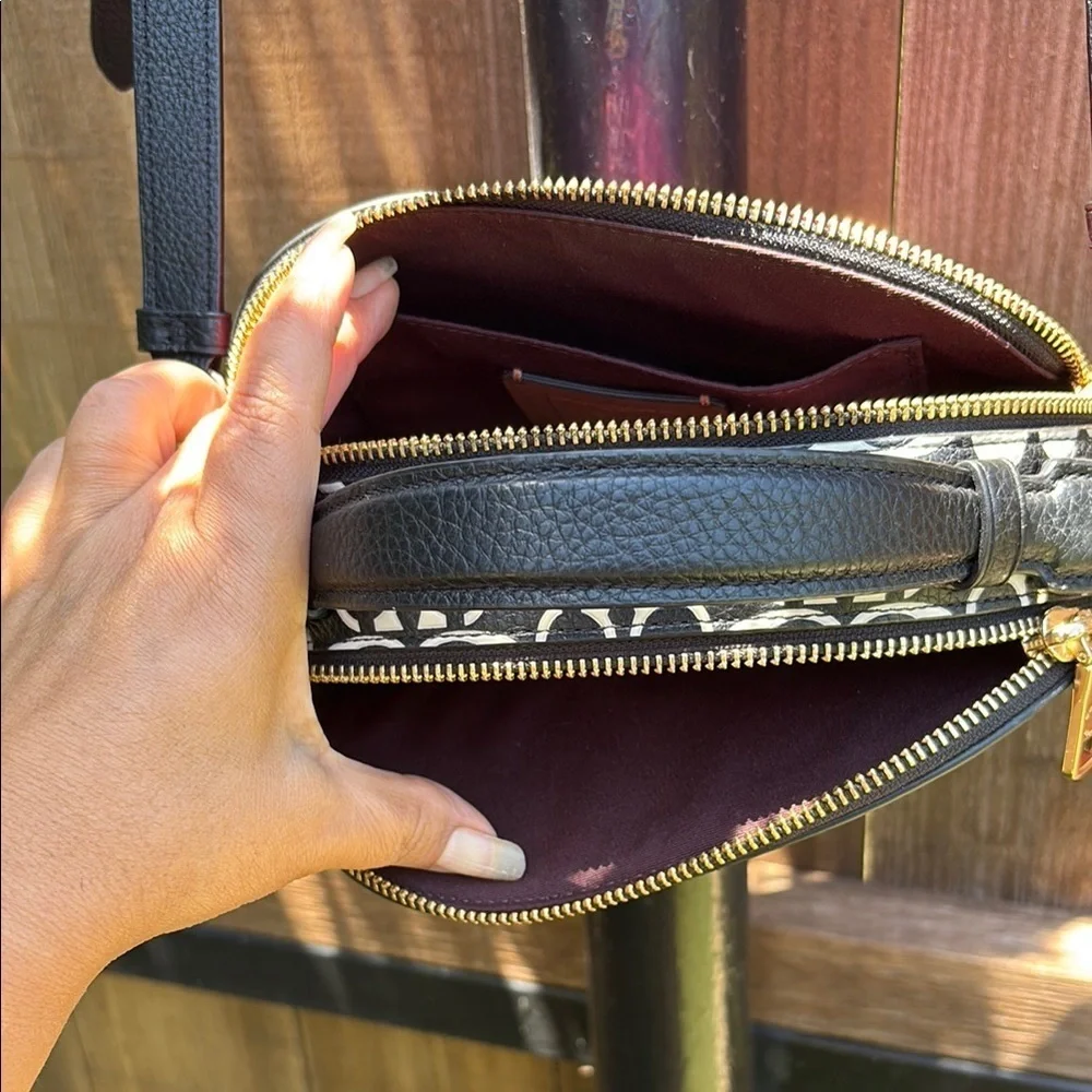 Limited Edición Disney Coach Crossbody Bag in Red and Black with Stylish Design